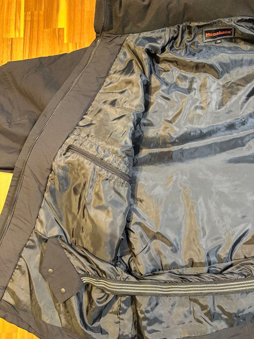 Megabassフィッシングウェア黒 ナイロンジャケット