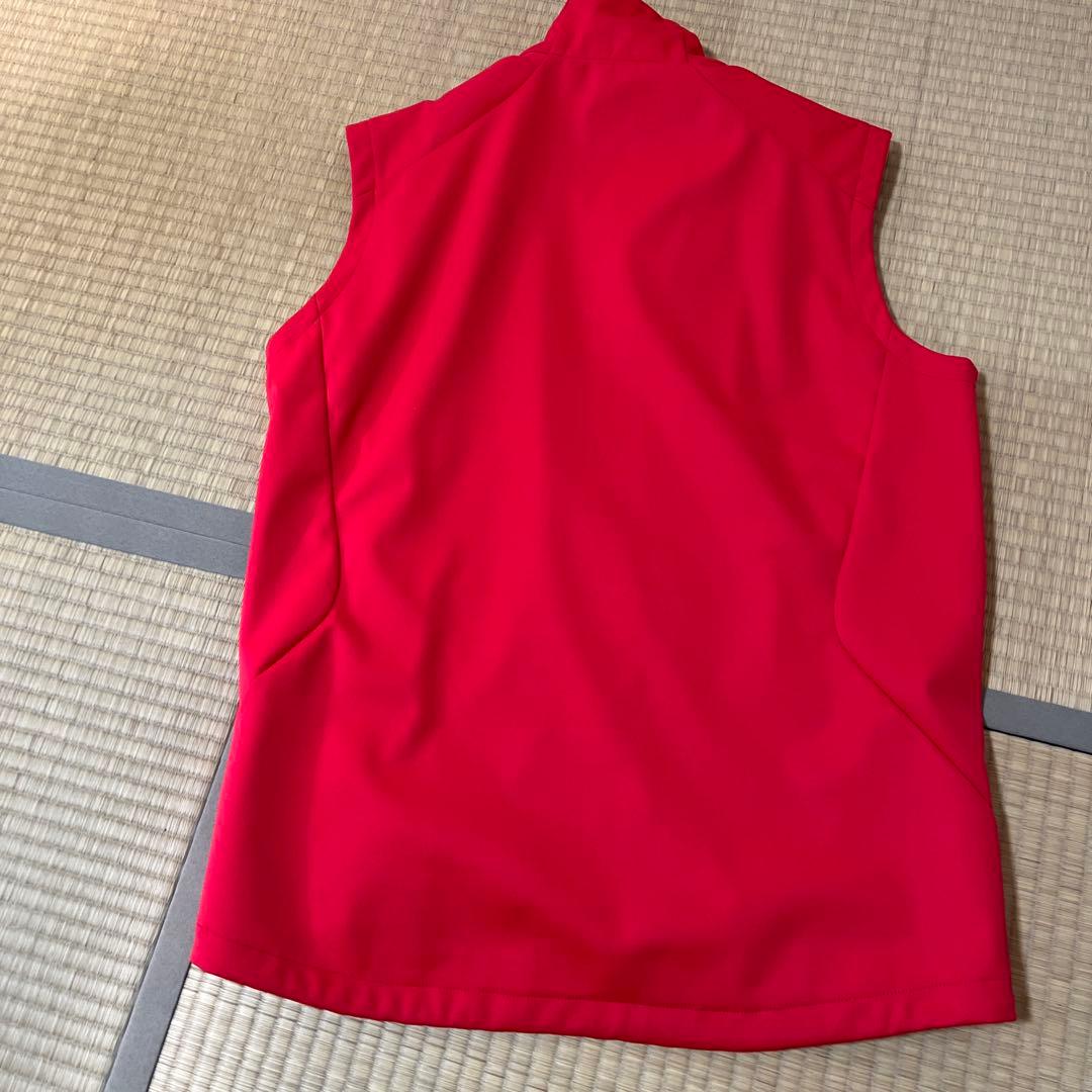 デサント　レッド ノースリーブ スキーウェア