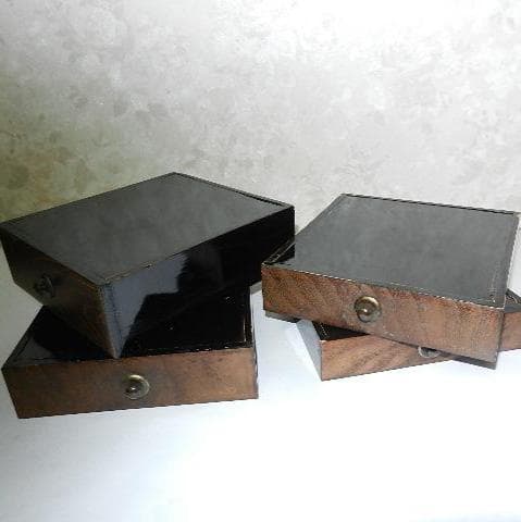 小さなアンティーク菓子箪笥（かしだんす）