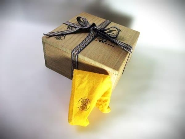 緑地金襴手波文 茶碗 平安「桐鳳」 手塚影雲 作 茶道具 抹茶茶碗 共布