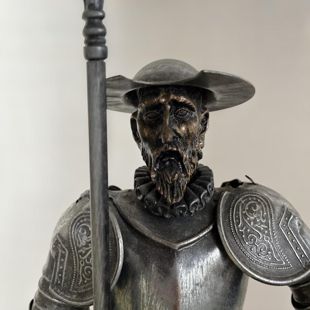 金属製騎士像 本付き 木製台座