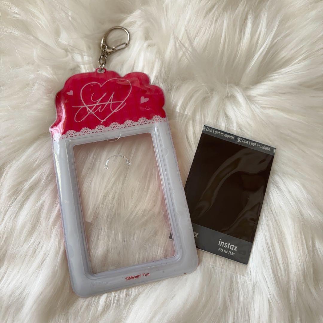 三上悠亜　サイン入りチェキ　キーホルダーケース　セット