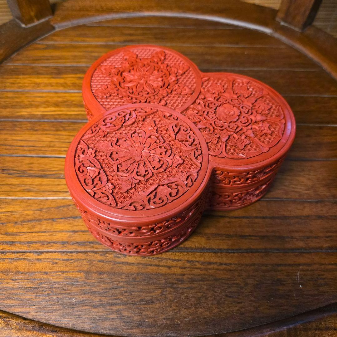 中国　堆朱彫 幾何地唐華唐草文 　三輪蓋物