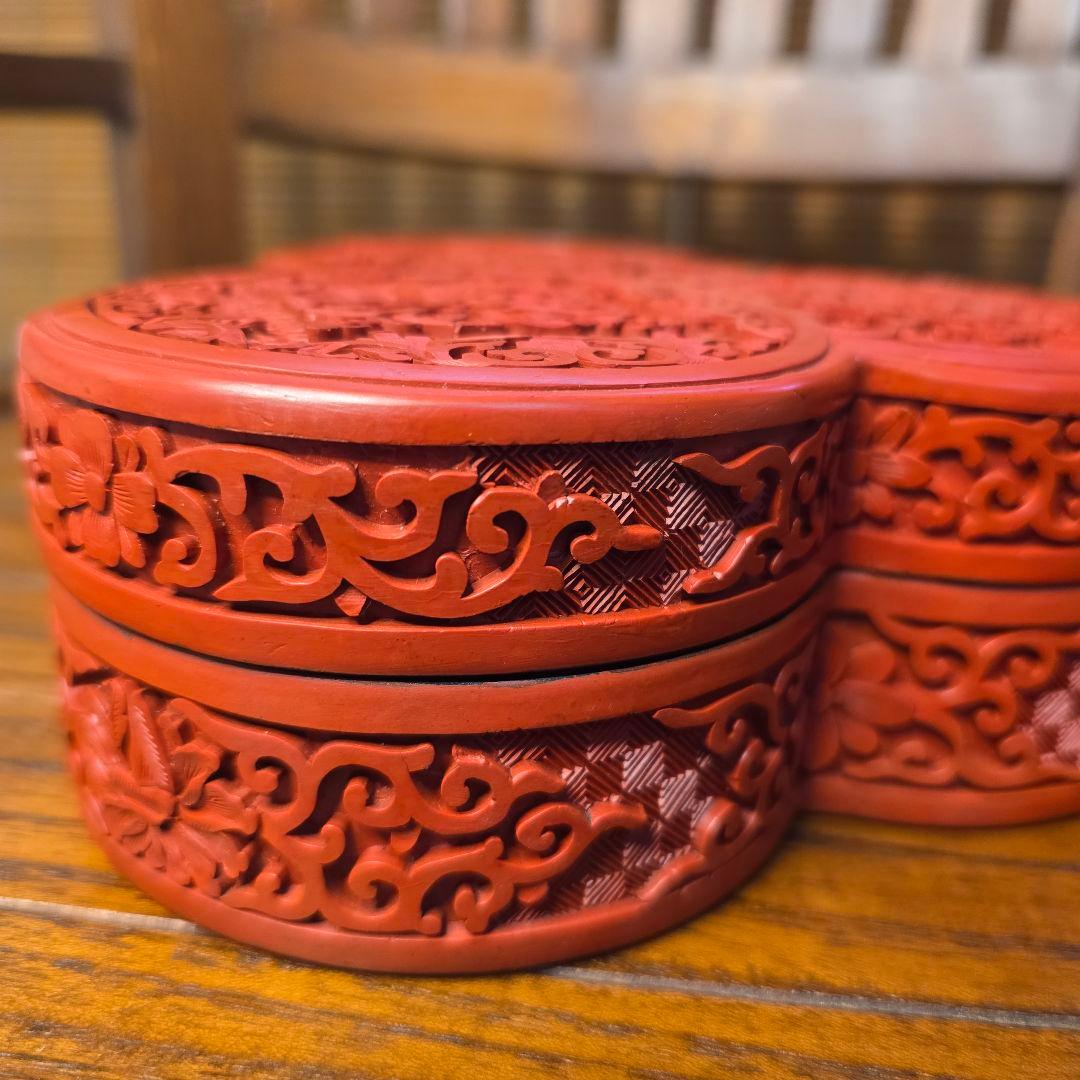 中国　堆朱彫 幾何地唐華唐草文 　三輪蓋物