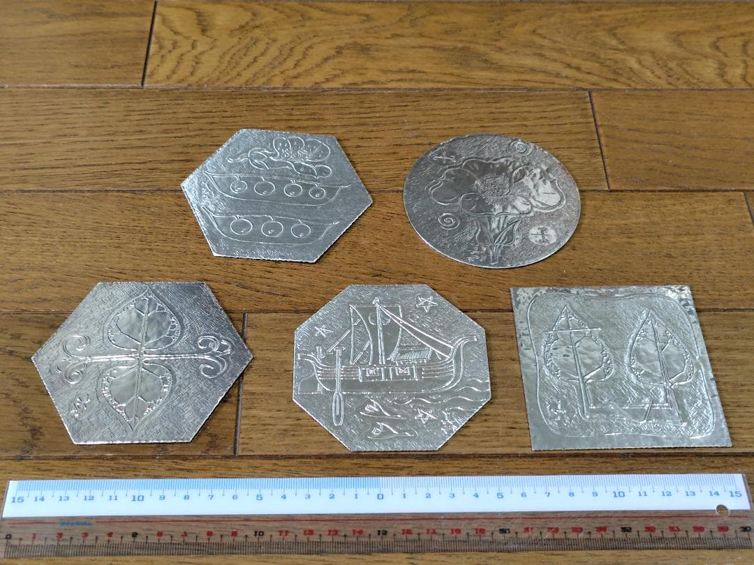 帖佐美行　 彫金　コースター　結ぶ心　 共箱