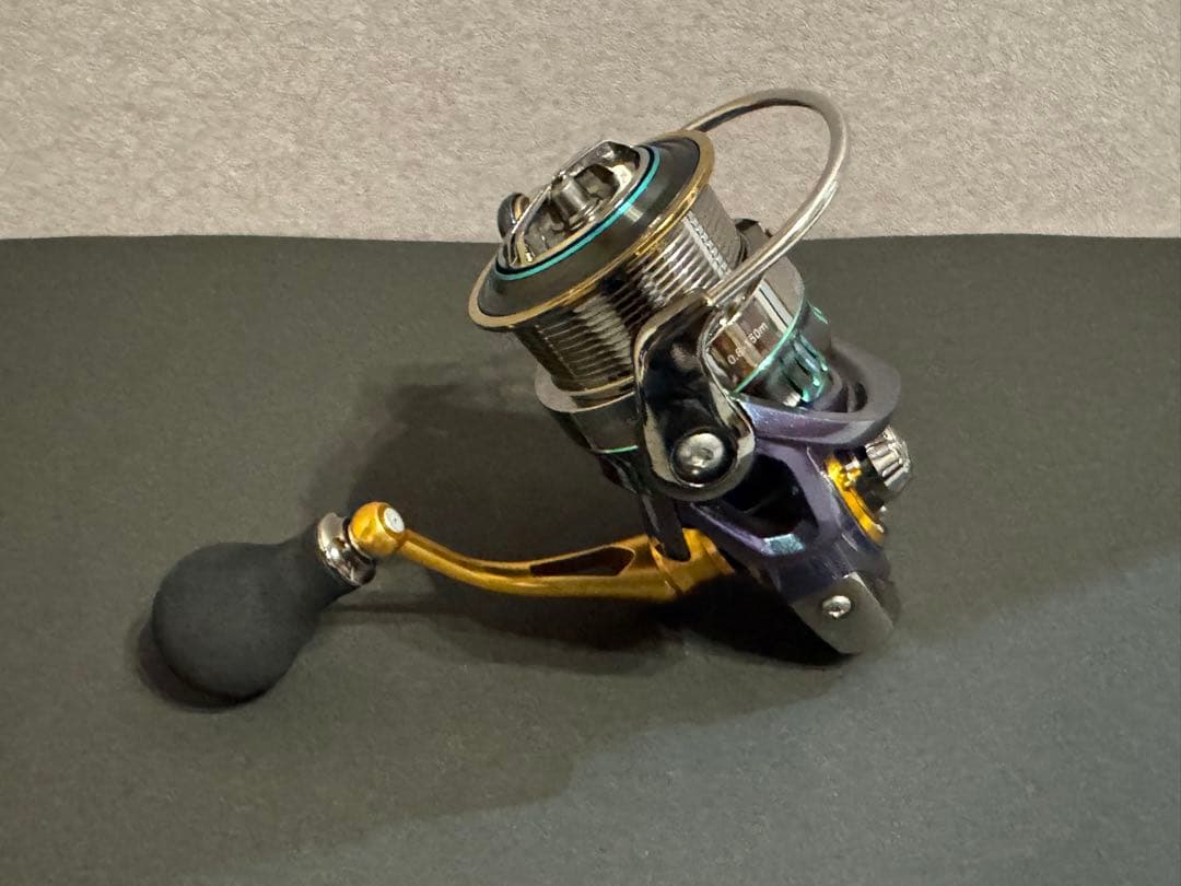 未釣行品 ダイワ 15エメラルダス AIR 2508PE-H スピニングリール