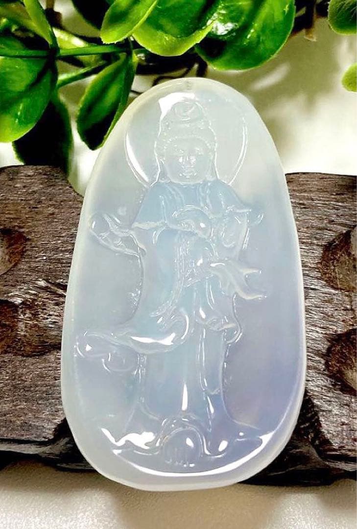 夢幻品質　秘蔵放出　神の力を授かった伝説の秘宝　古代天然白瑪瑙の観音神玉珮