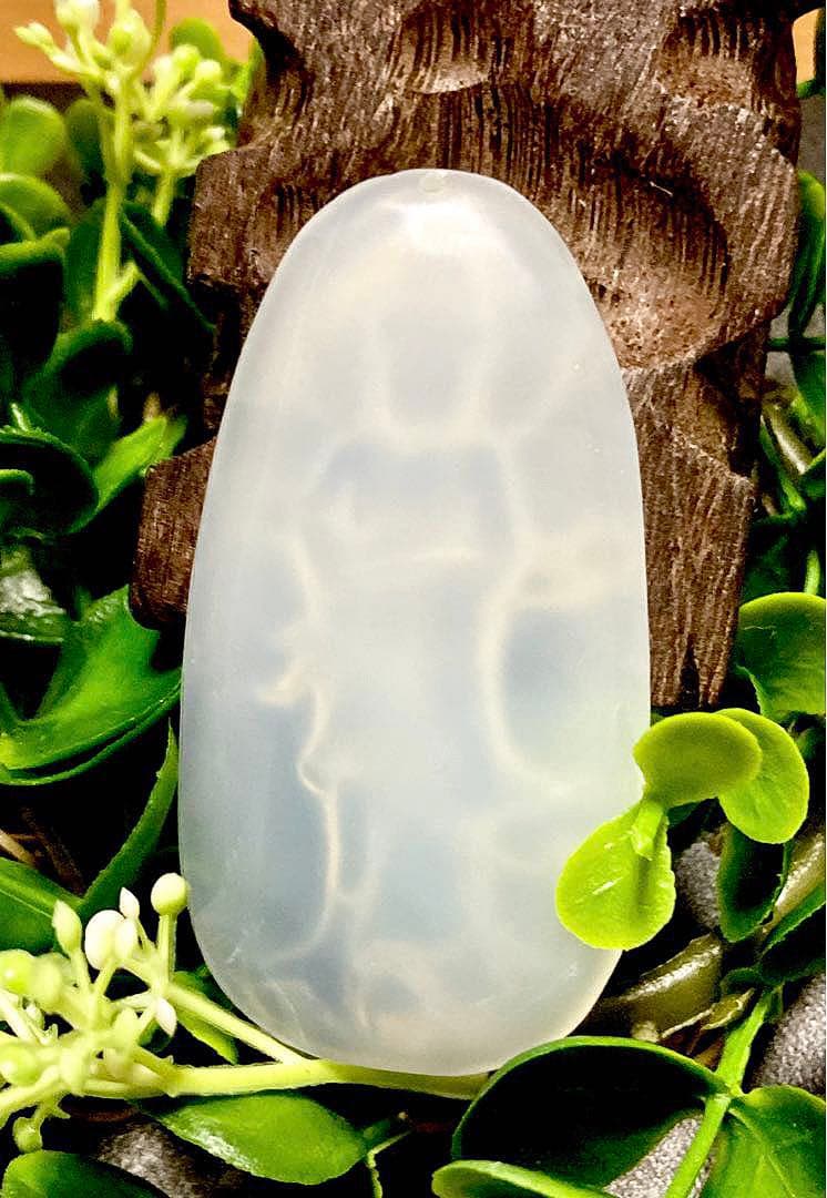 夢幻品質　秘蔵放出　神の力を授かった伝説の秘宝　古代天然白瑪瑙の観音神玉珮