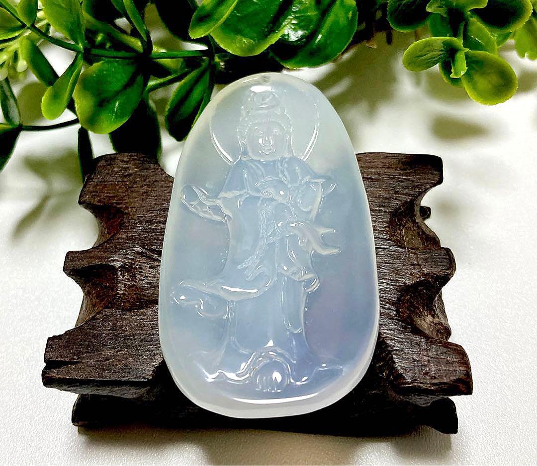 夢幻品質　秘蔵放出　神の力を授かった伝説の秘宝　古代天然白瑪瑙の観音神玉珮