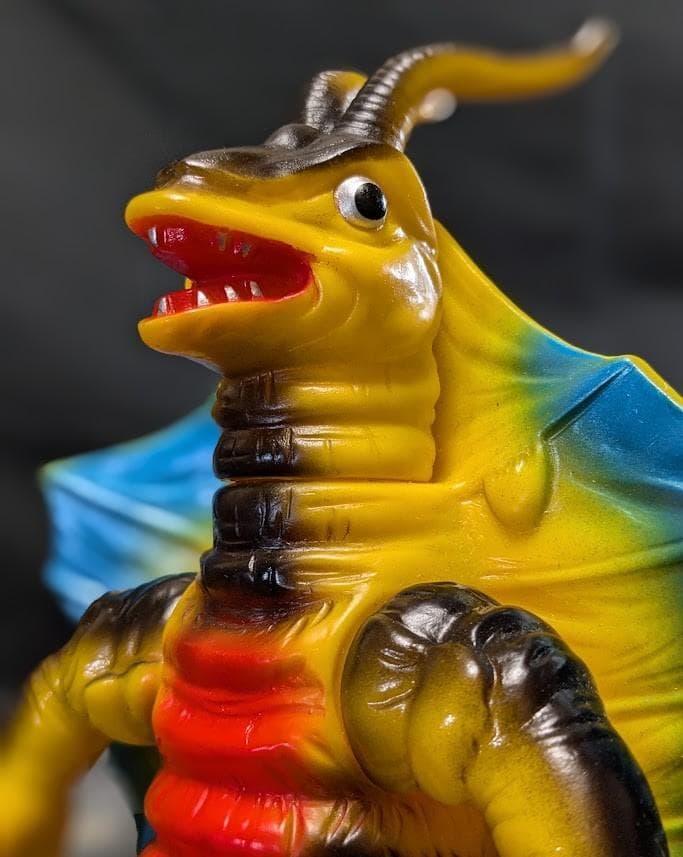 キングマイマイ成虫＆幼虫（ブルマァク復刻・怪獣郷）ソフビフィギュア２体セット