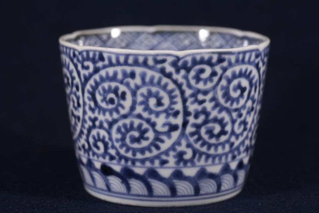 102　古伊万里染付大振太蛸唐草図蕎麦猪口　無傷美品　江戸中期