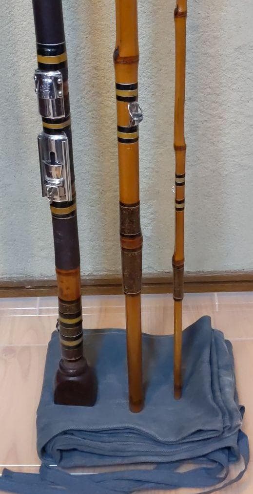 竿雪作の江戸和竿伝統の津軽塗漆研出し石鯛竿です。