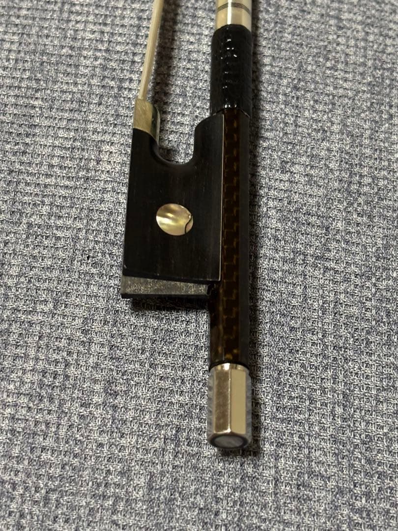 【試奏のみ】ほぼ未使用 カーボンファイバー バイオリン弓 4/4
