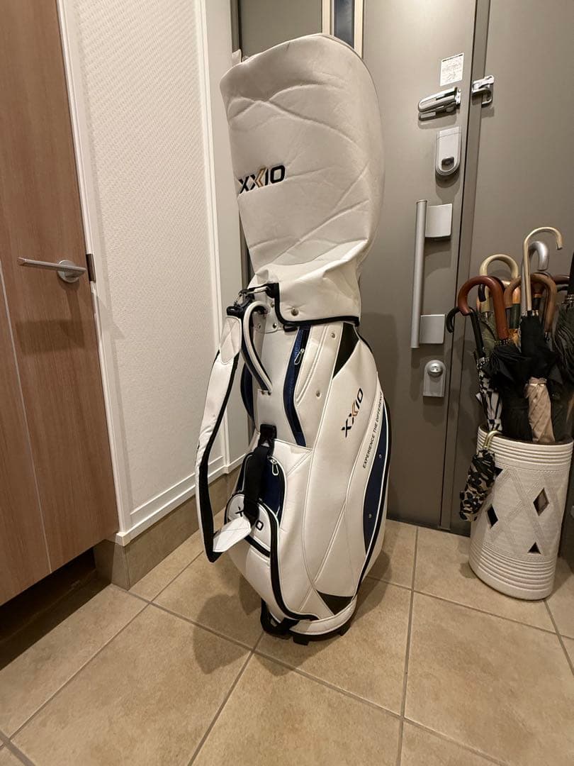 ゼクシオXXIO キャディバッグ 9.5型　超軽量モデル