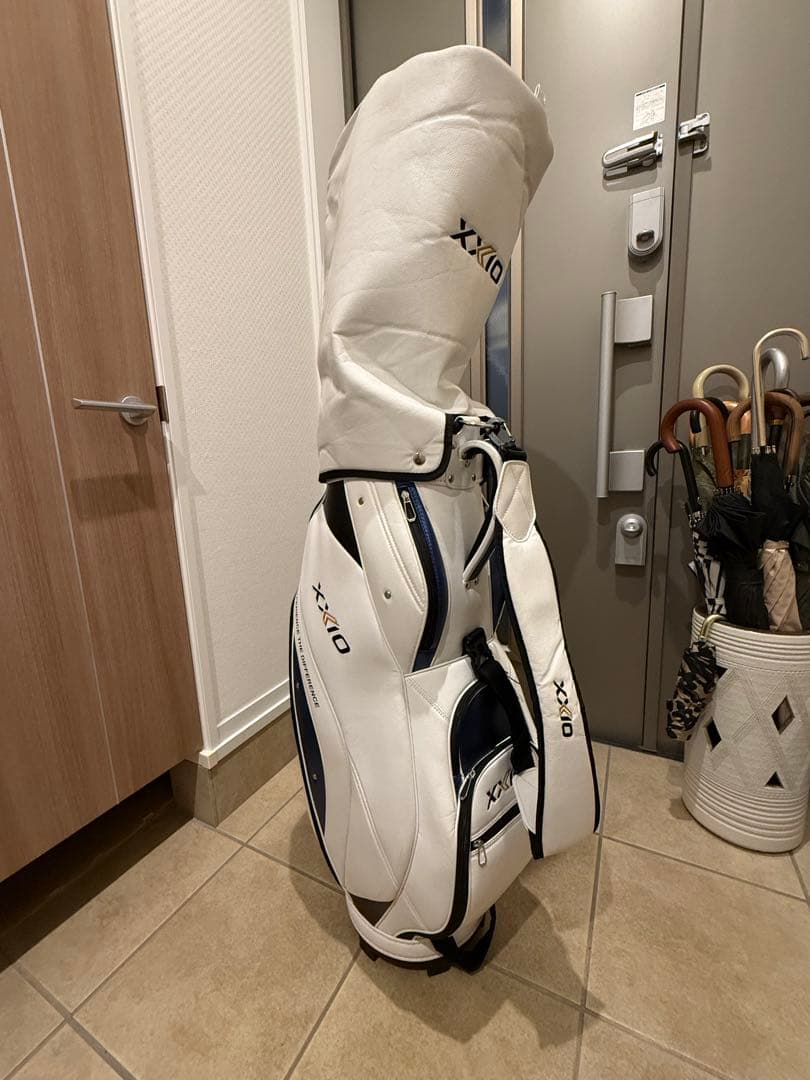 ゼクシオXXIO キャディバッグ 9.5型　超軽量モデル