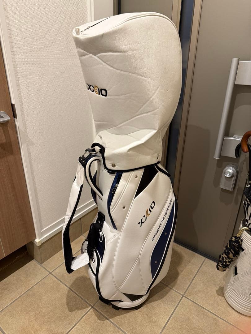 ゼクシオXXIO キャディバッグ 9.5型　超軽量モデル