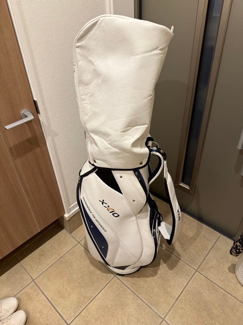 ゼクシオXXIO キャディバッグ 9.5型　超軽量モデル