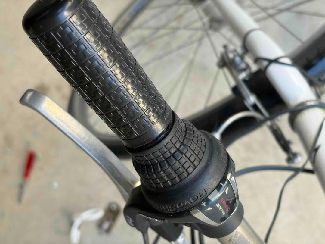 引取限定 イオンバイク アストロイア クロスバイク 700C 6段変速 ホワイト