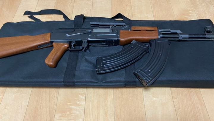 中古　東京マルイ製　AK47  マガジン、バッグ、バッテリー付き