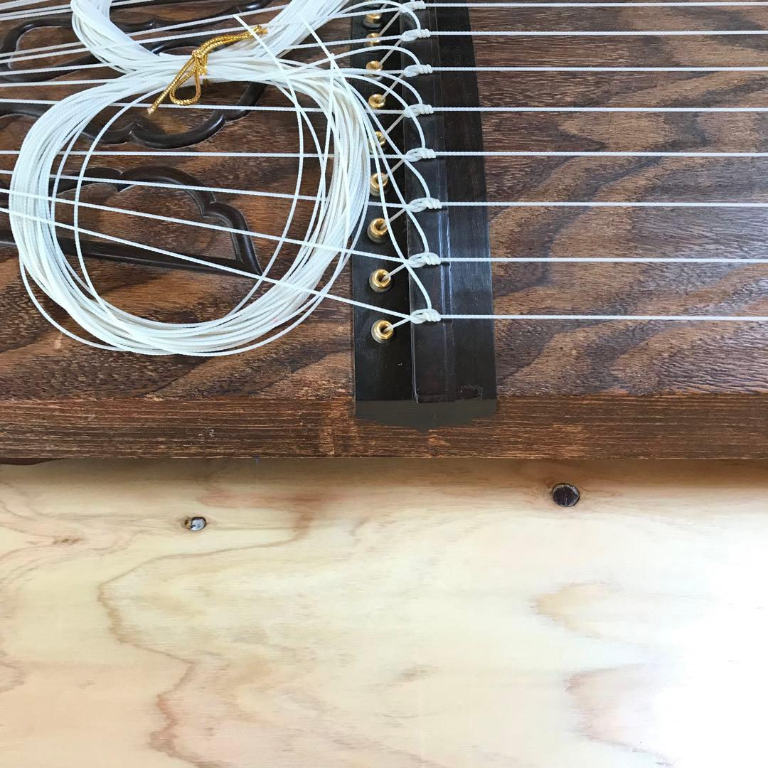 お琴　13弦　くり甲　綾杉彫　玉縁