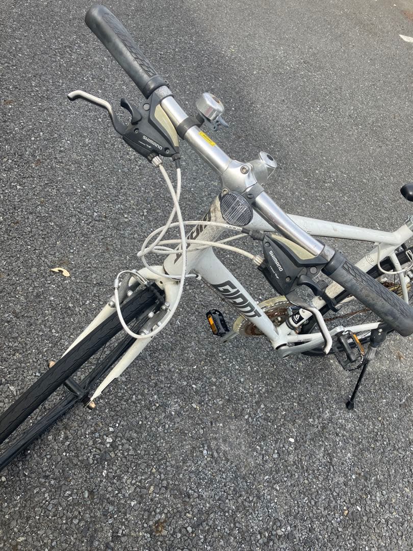 Giant ホワイト クロスバイク ジャンク品
