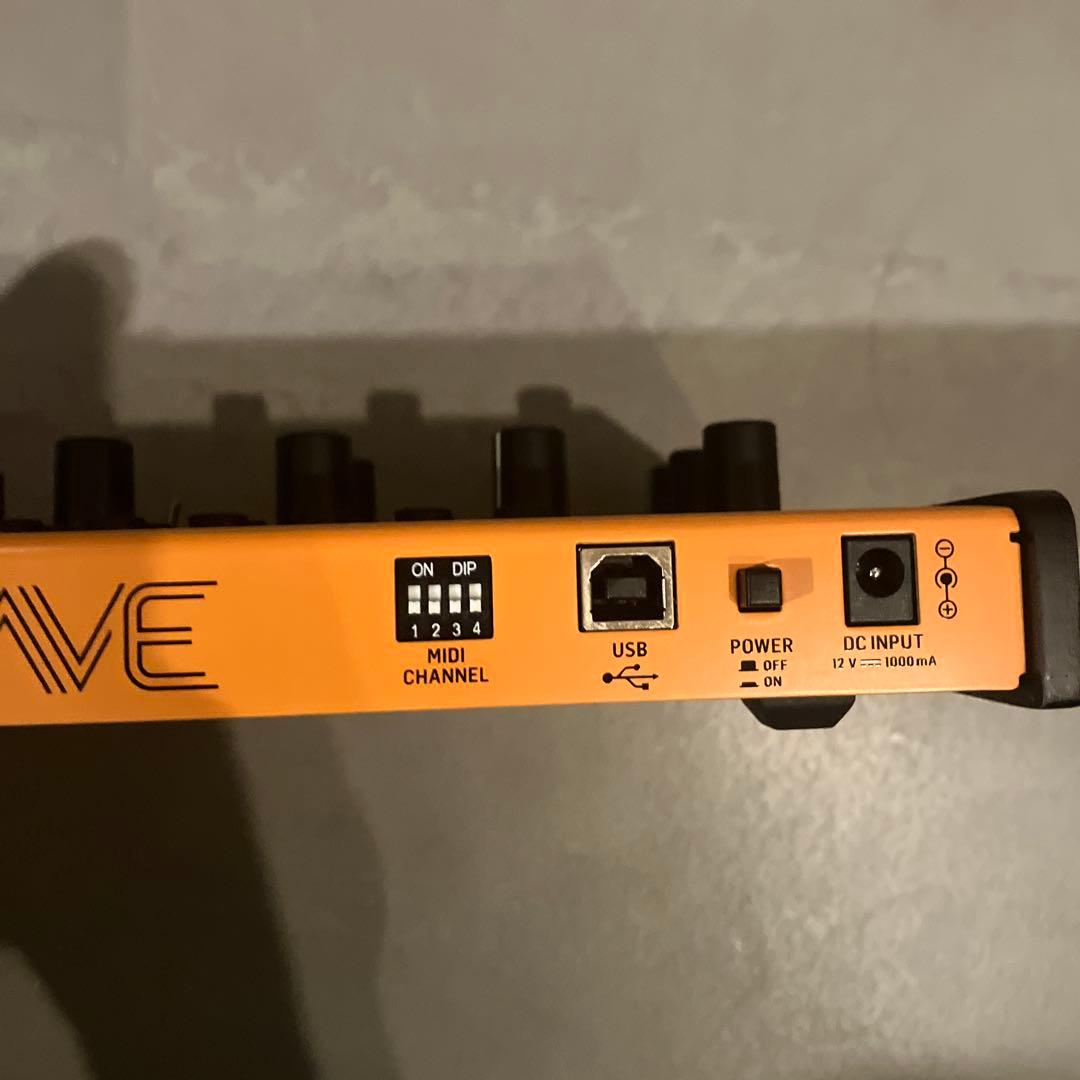 Behringer RAVE アナログシンセサイザー