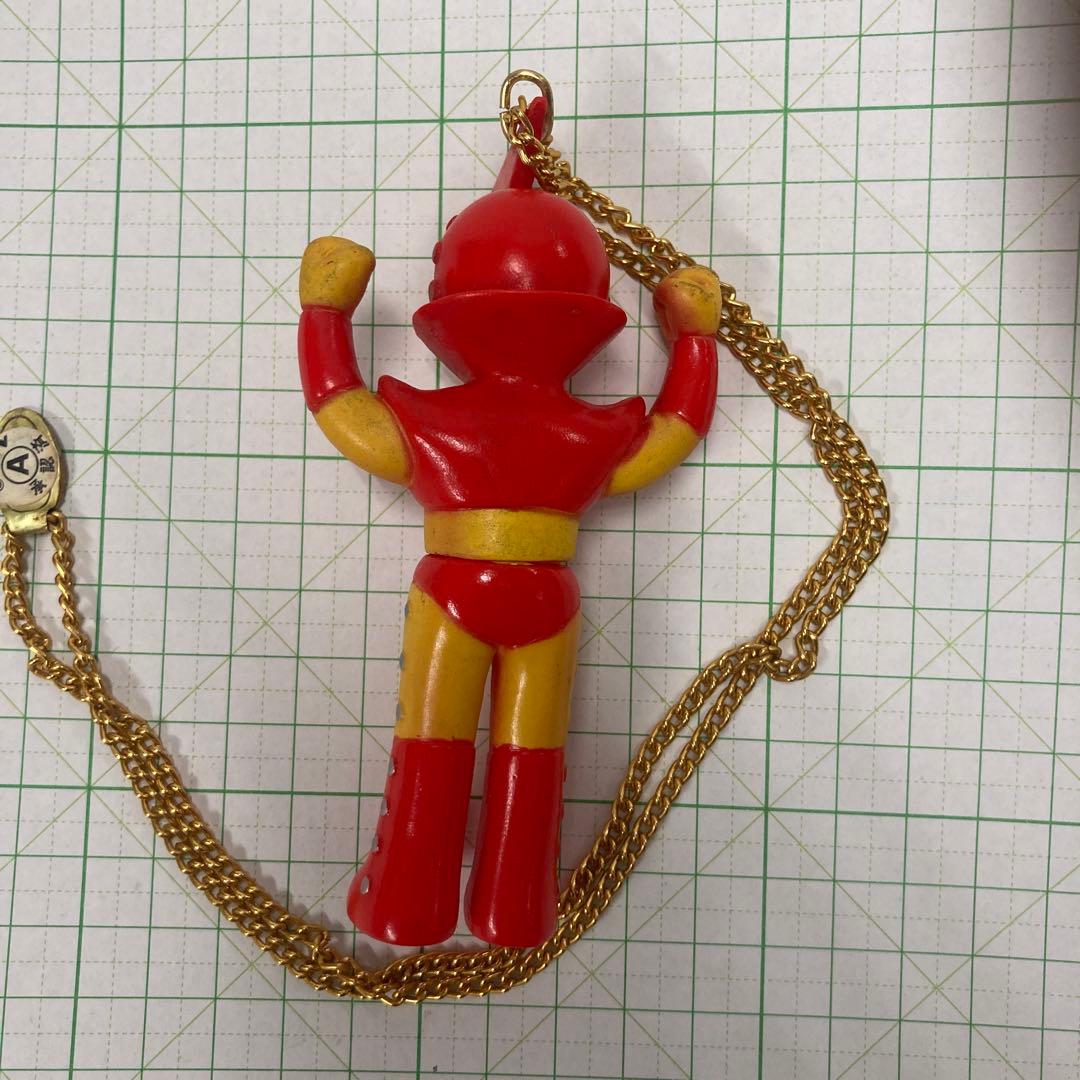 、1977年に放送特撮テレビ小さな ガンバロンの主人公ガンバロンソフビペンダント