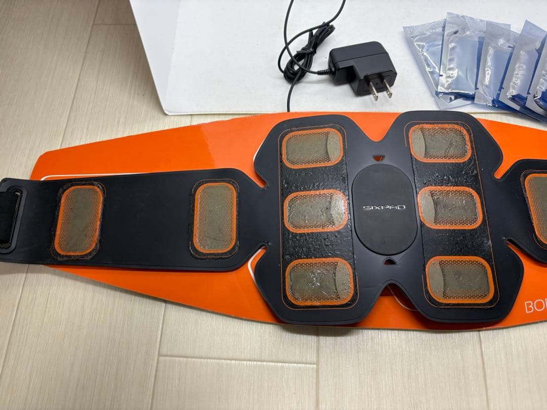 【美品】新品パッド付　シックスパッド　アブズベルト　S/M/L