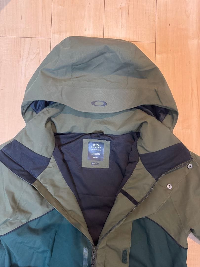 オークリー　スノーボードウェア　Mサイズ　Oakley