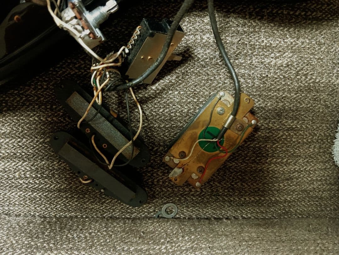 FenderSTMミディアムスケール ネック調整フレット擦合済 変えピックガード