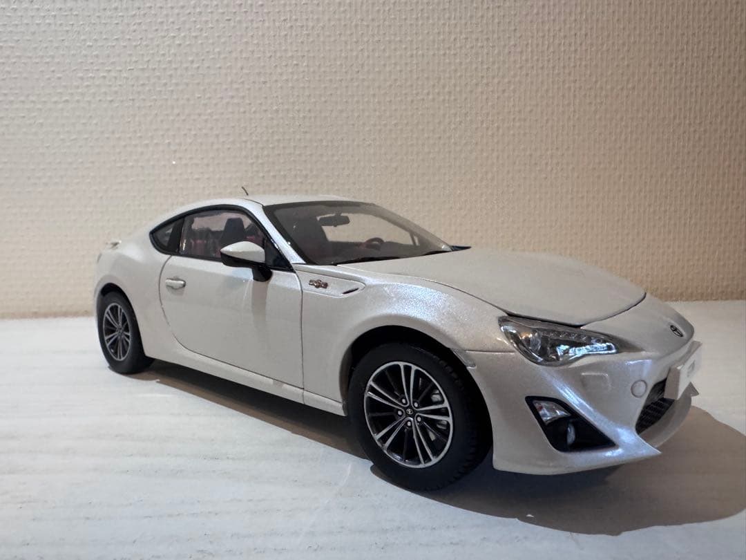 トヨタ86 ミニカー 白　 1/18