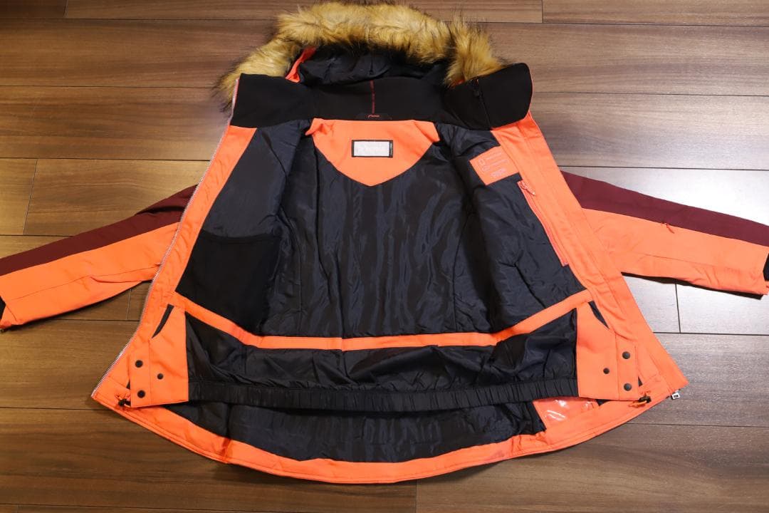 新品半額以下★Phenix スキーウェア S 定価68,200円フェニックス