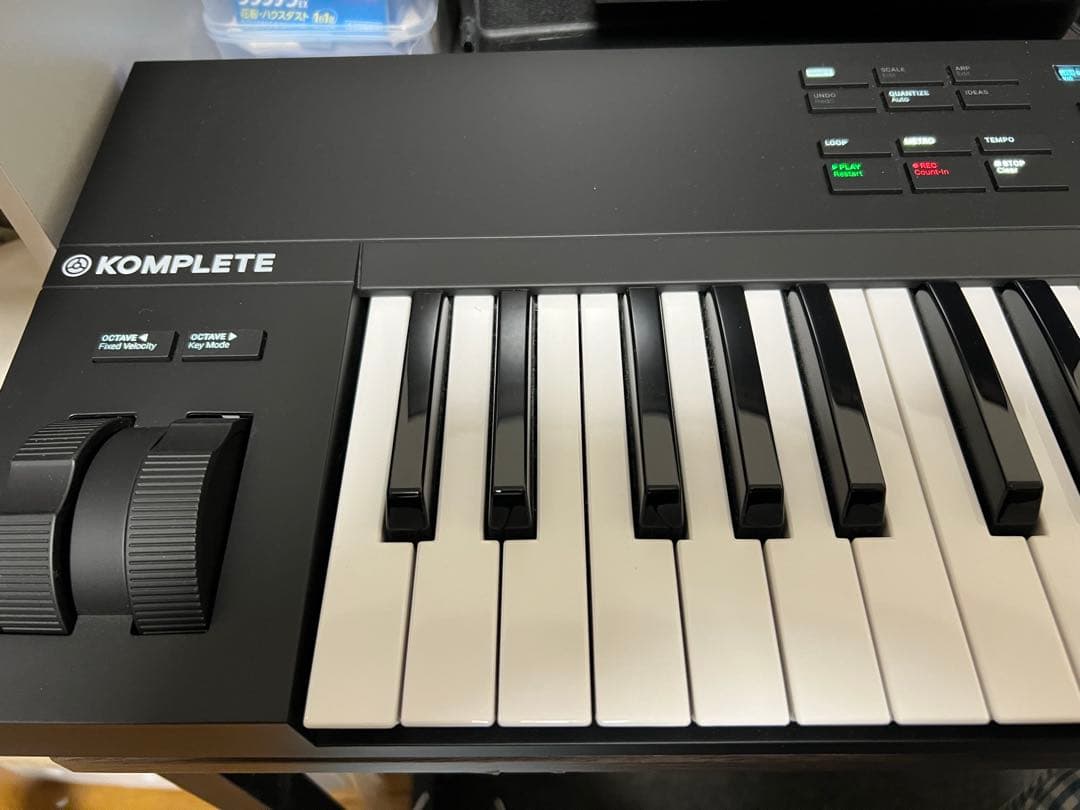 ソフトウェア付美品/KOMPLETE KONTROL A61 MIDIキーボード
