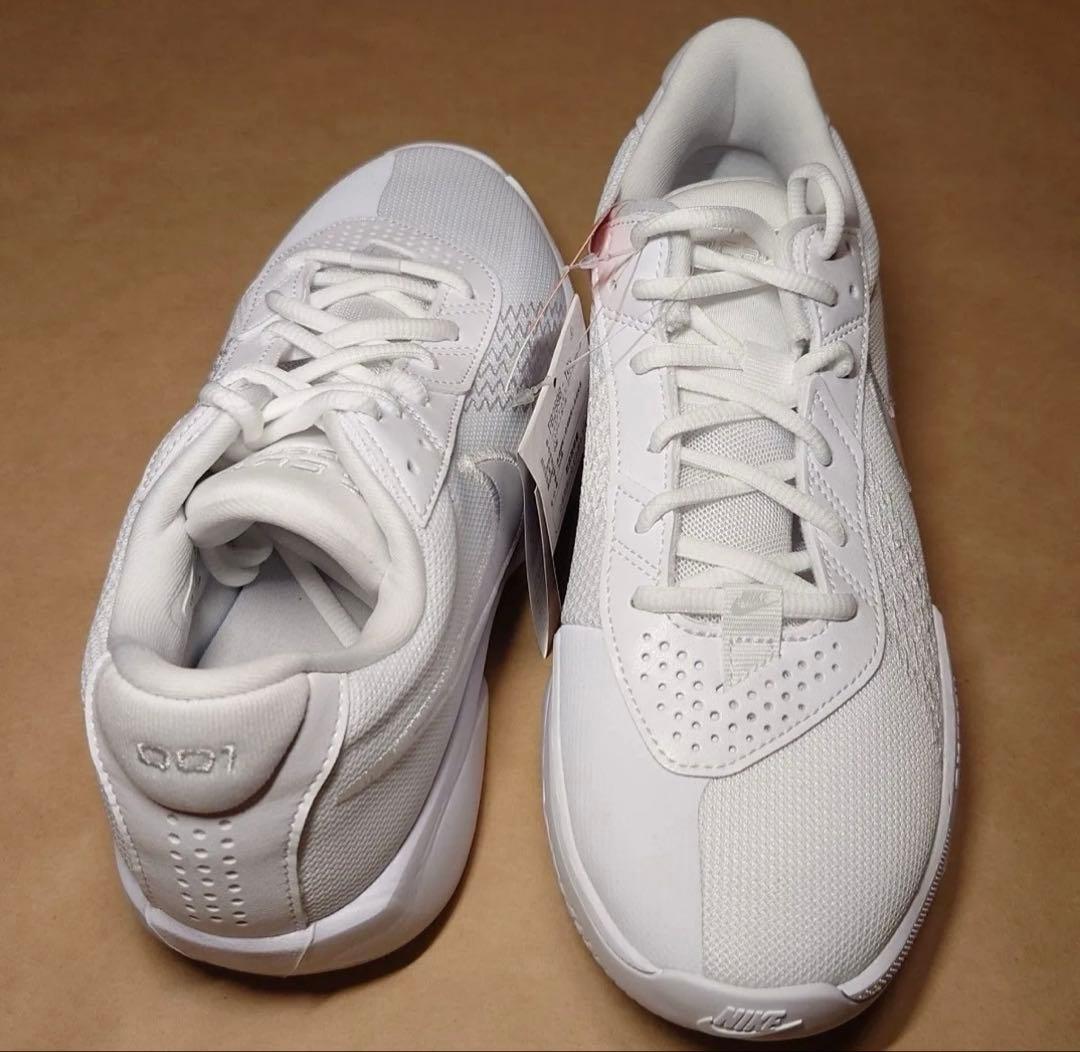 ナイキ　NIKE 25.5 新品未使用　エアズーム　バッシュ　白