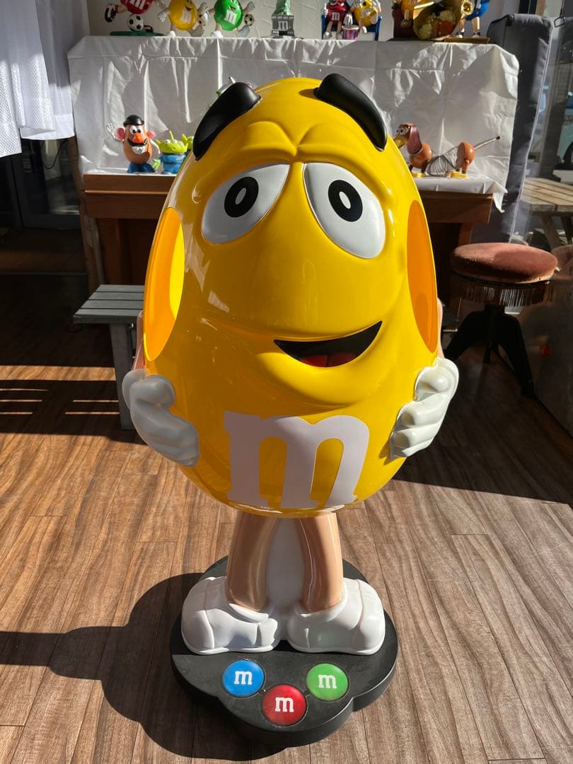 げんちゃん　 M&M's イエロー　ディスプレイ
