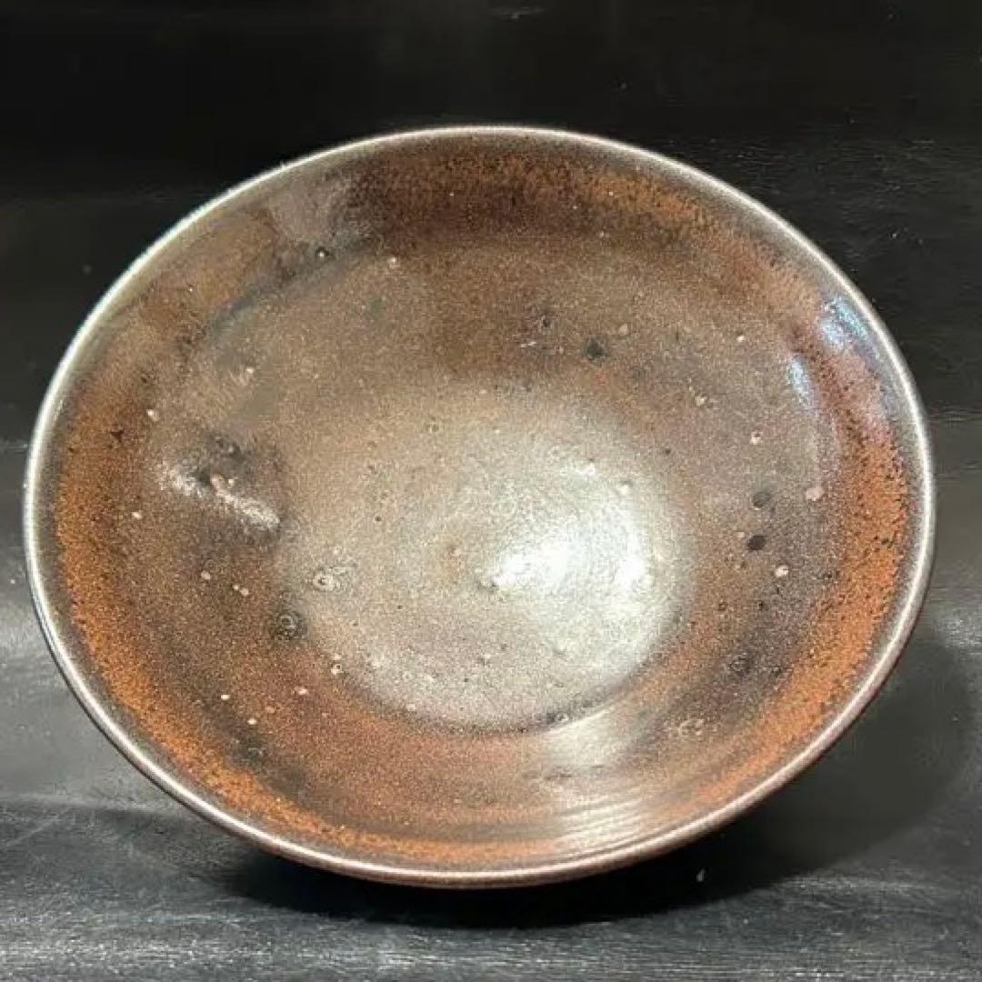 美しい古美術◾️蔵からかなり美しい黒い釉薬の天目平茶碗が出てきました。