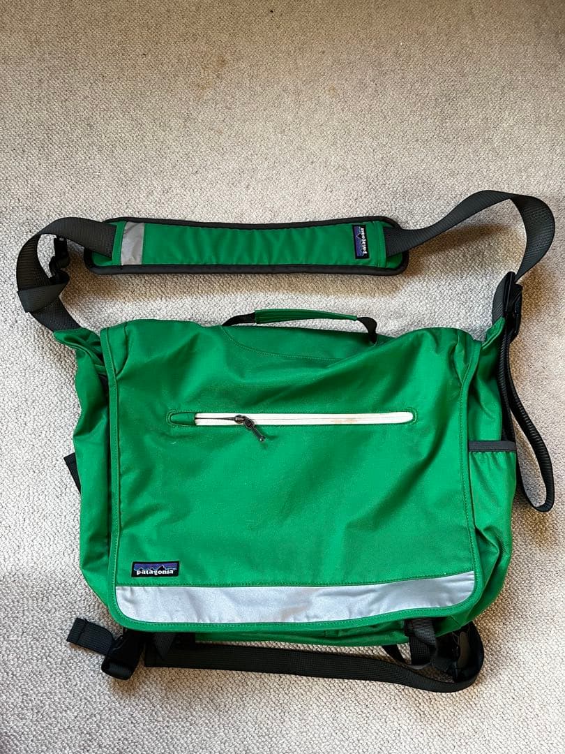 廃番 パタゴニア ハーフマス メッセンジャーバッグ 取り外し可能 PCバッグ付