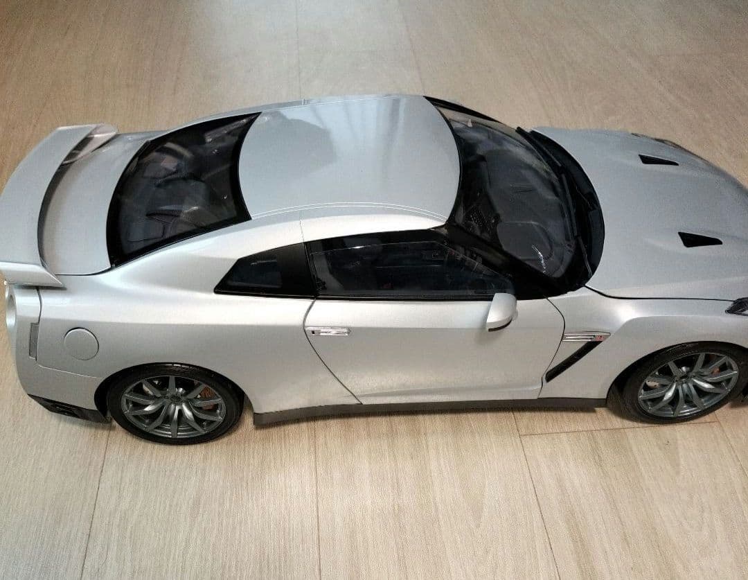 か*う様 アシェット Nissan GT-R 1/8スケール 完成品