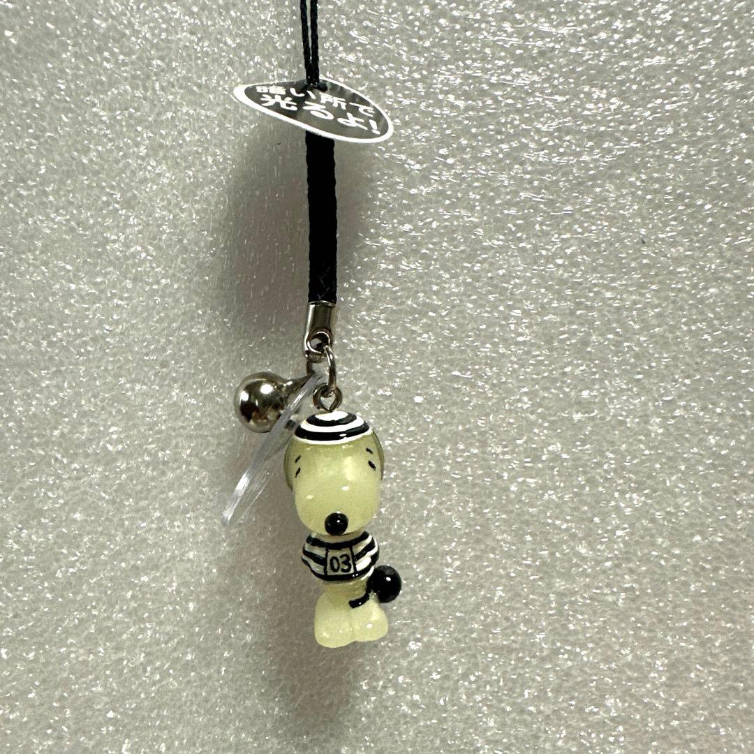 USJ限定　スヌーピー ストライプ柄 ストラップ 鈴付き　蛍光