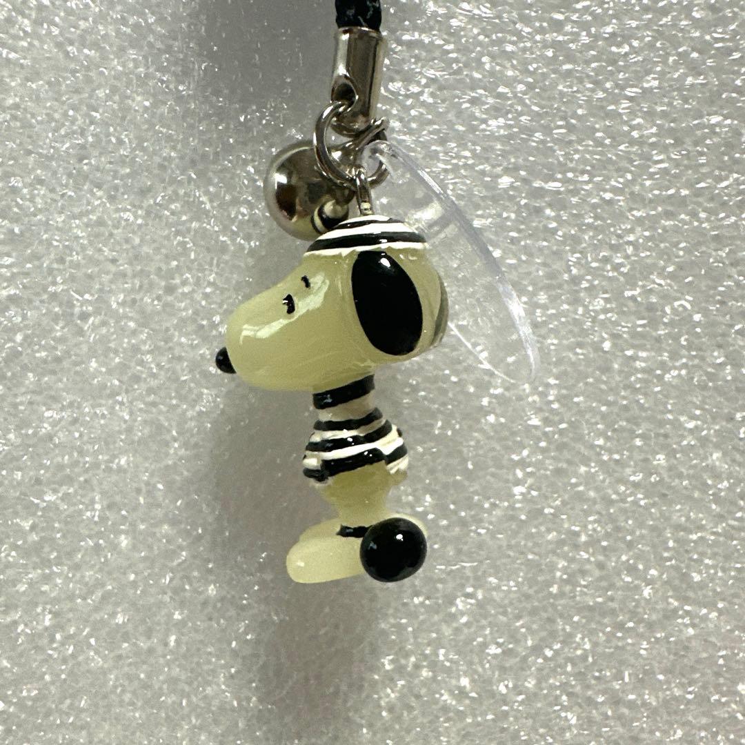 USJ限定　スヌーピー ストライプ柄 ストラップ 鈴付き　蛍光