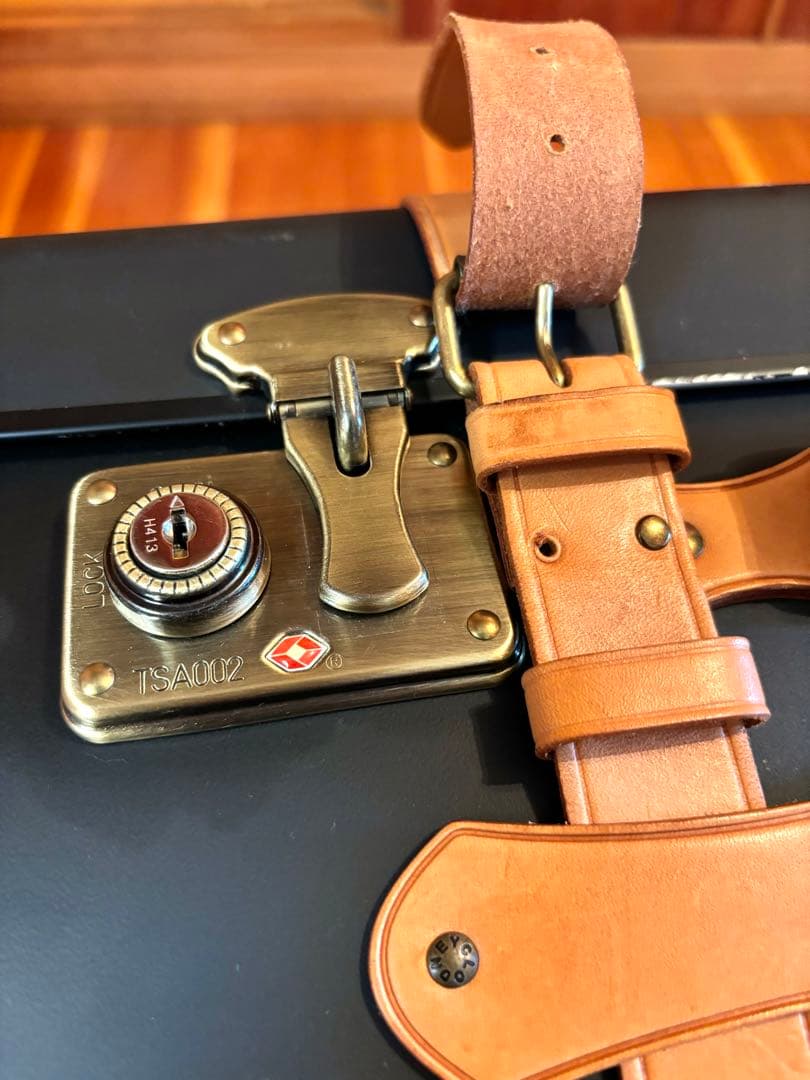 【廃盤】TRIO スーツケース/キャリーケース CLOONEY ベルト付 日本製