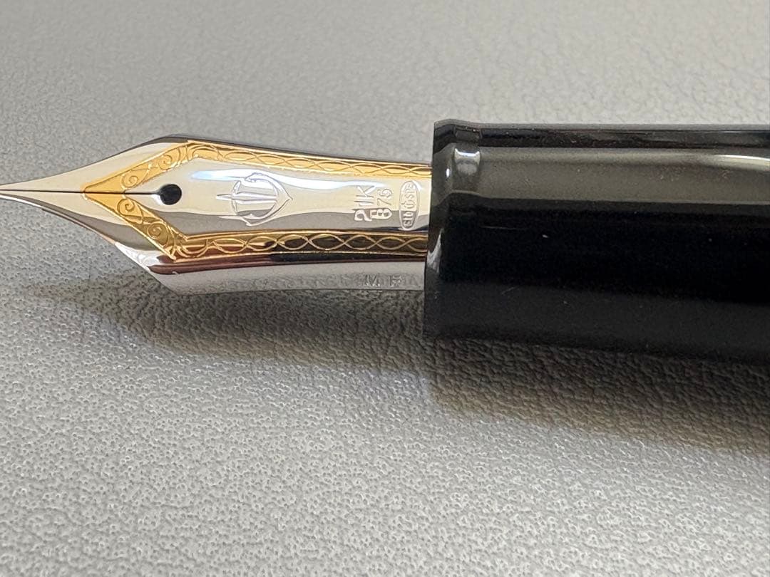 美品　SAILOR 万年筆 黒 プロフェッショナルギア　中細