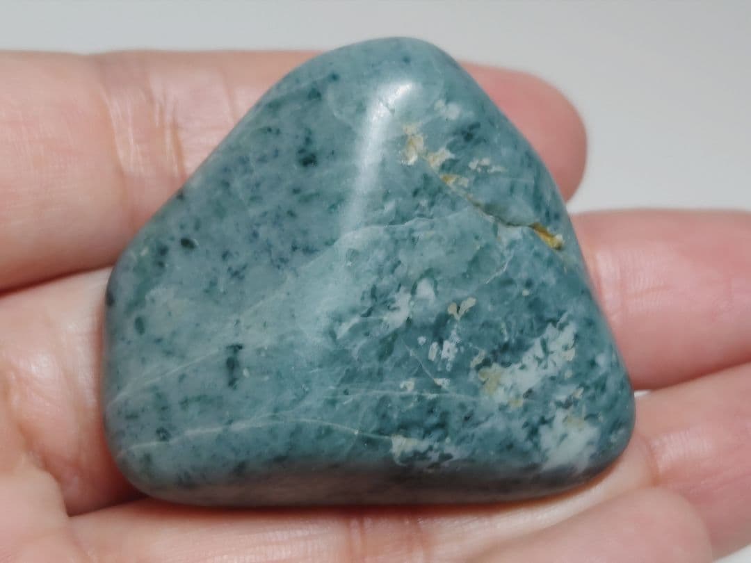 濃青 68g 翡翠 ヒスイ 原石 鑑賞石 自然石 誕生石 鉱物 鉱石 水石