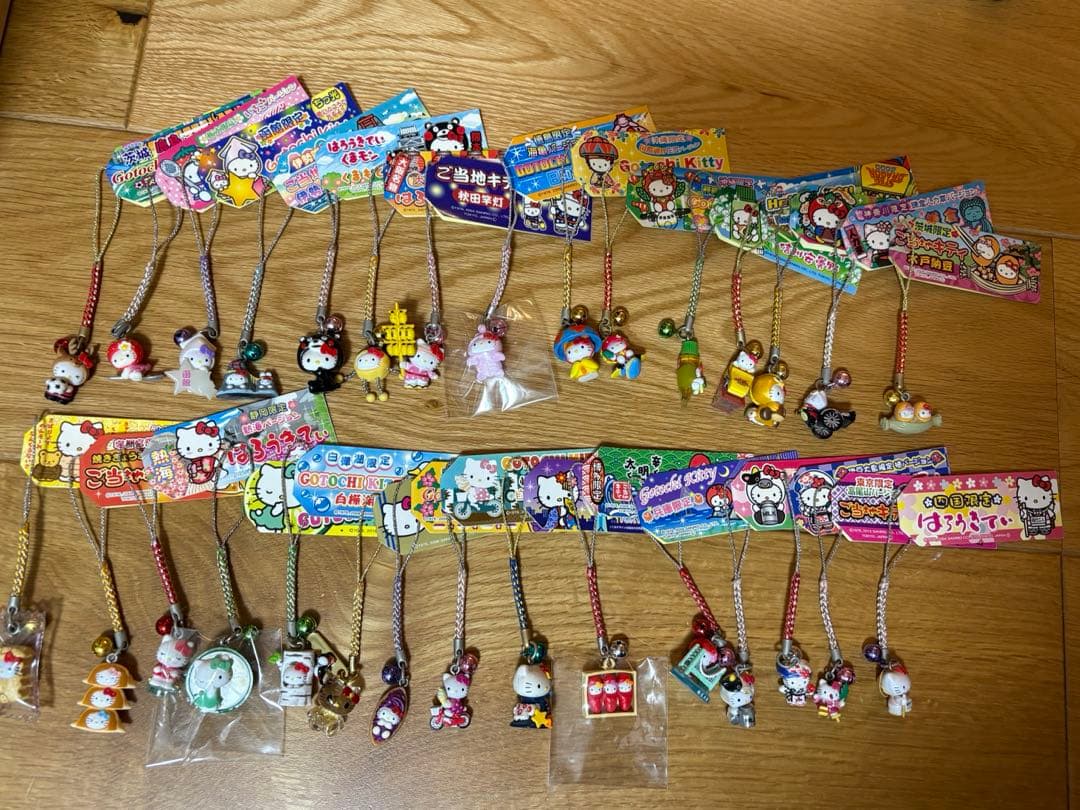 ご当地キティ根付けストラップ122個セット