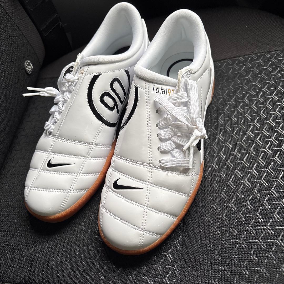 ナイキ　トータル90 26.5cm