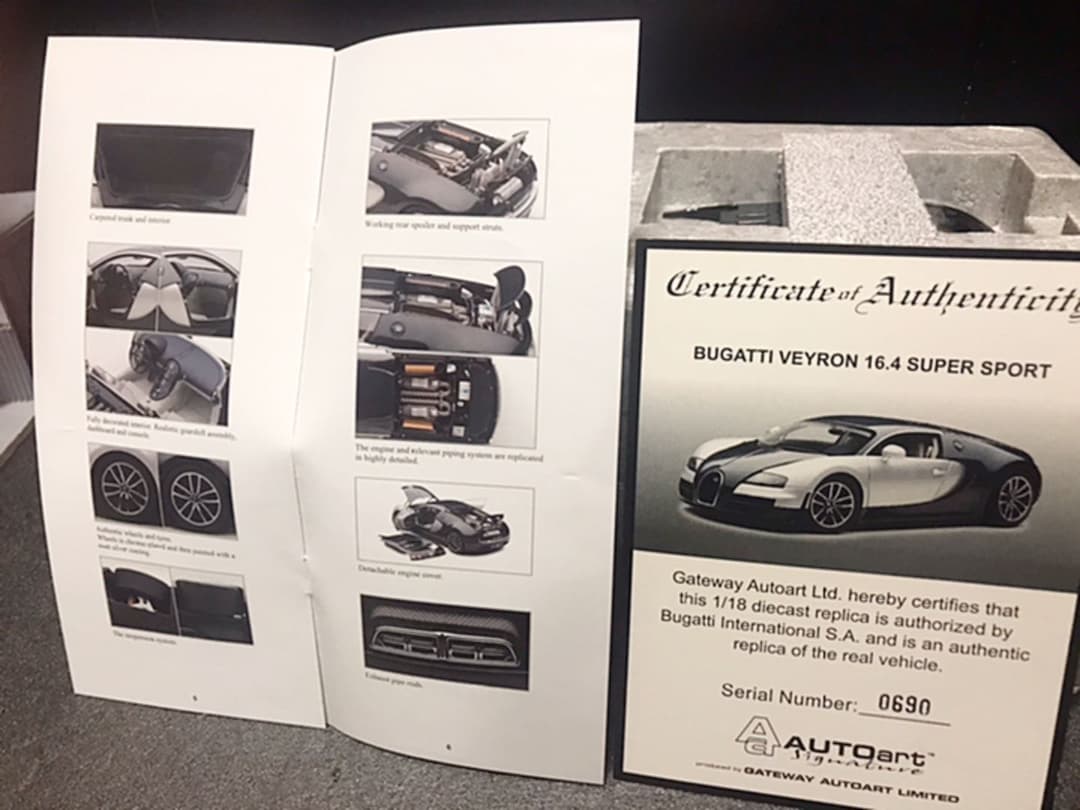 オートアート ブガッティ ヴェイロン ダークブルー/シルバー シリアルNo.付