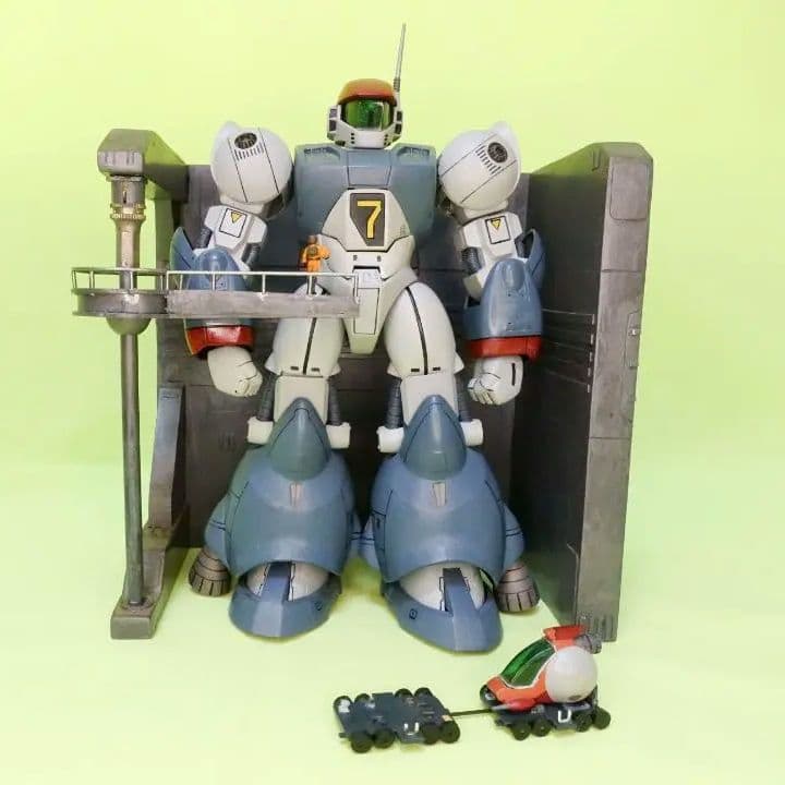 【全塗装完成品】1/100　ラウンド・バーニアン・バイファム ／整備ハンガー付