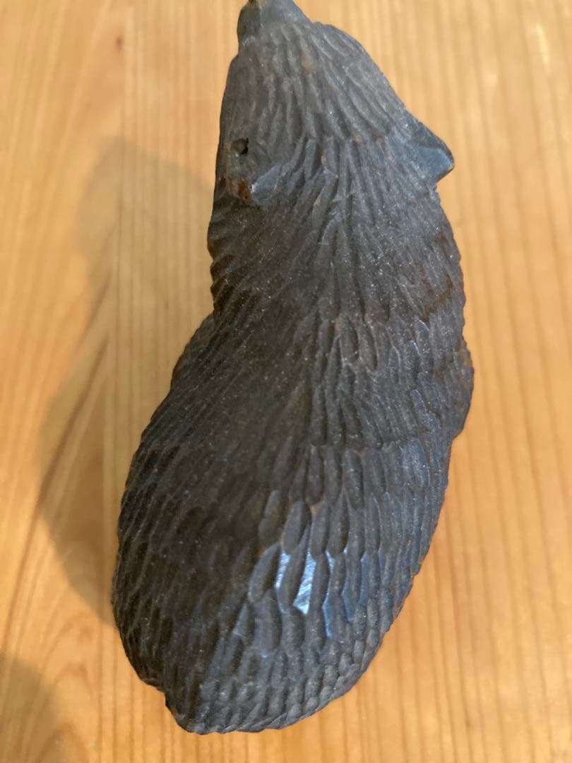 八雲　十倉金之　木彫り熊　銘あり