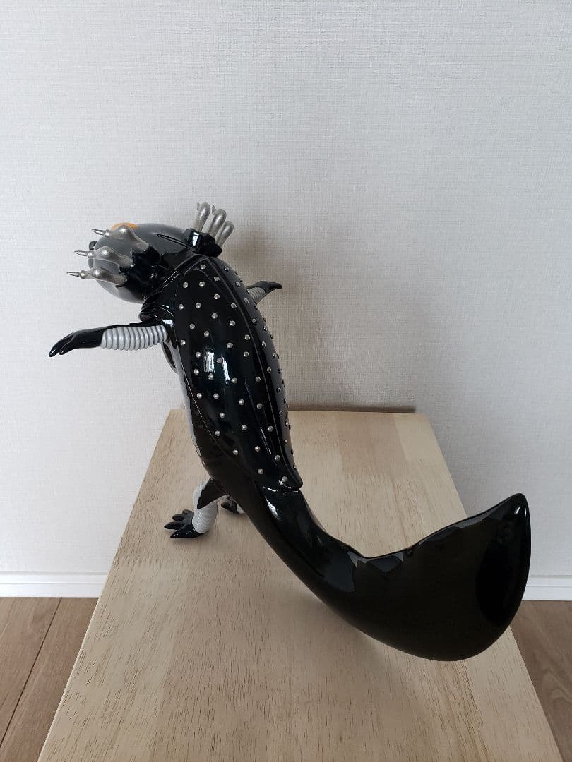 ウルトラマン　井上祐起　salamander z-ton