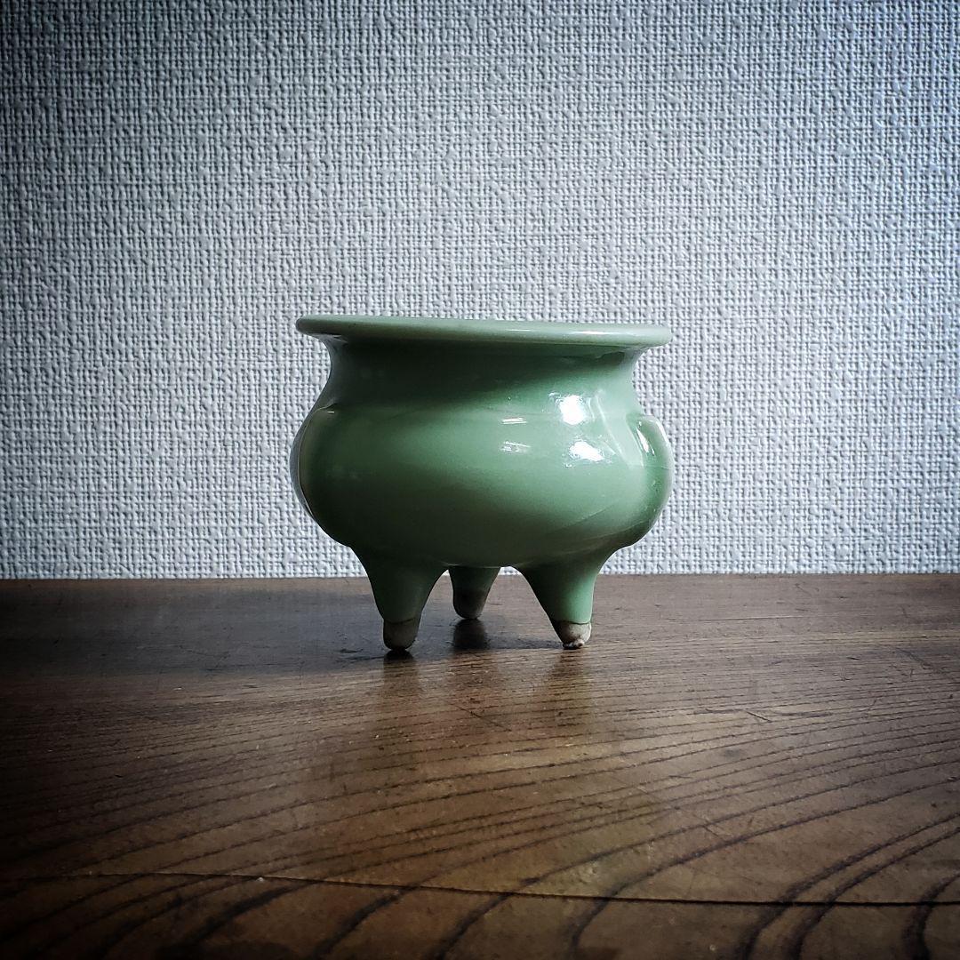 中国 唐物 青磁 三足 袴腰 香炉 訳あり ニュウ 銘なし